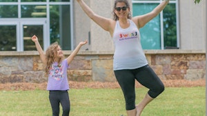 Mom child twist kids yoga1
