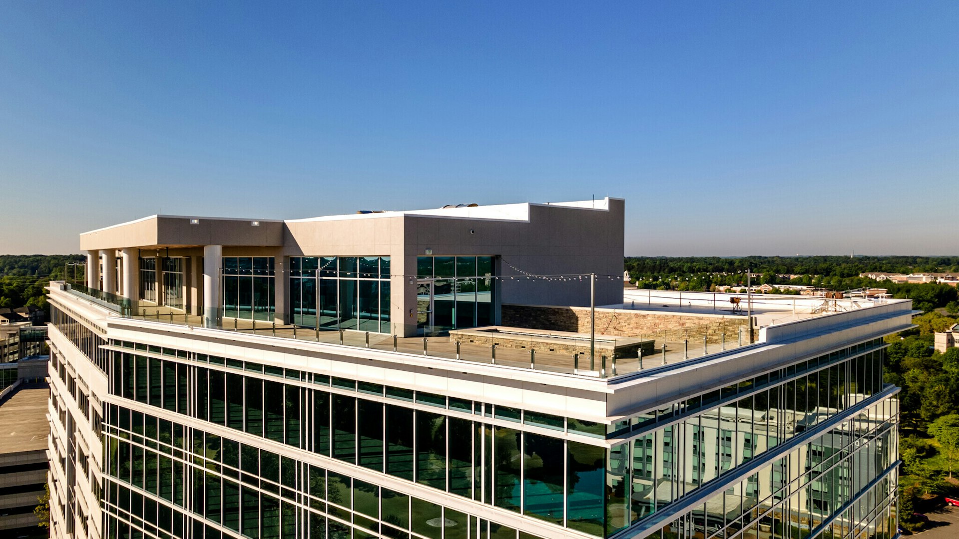 Drone of rooftop amenity space on Overlook Building in Ballantyne