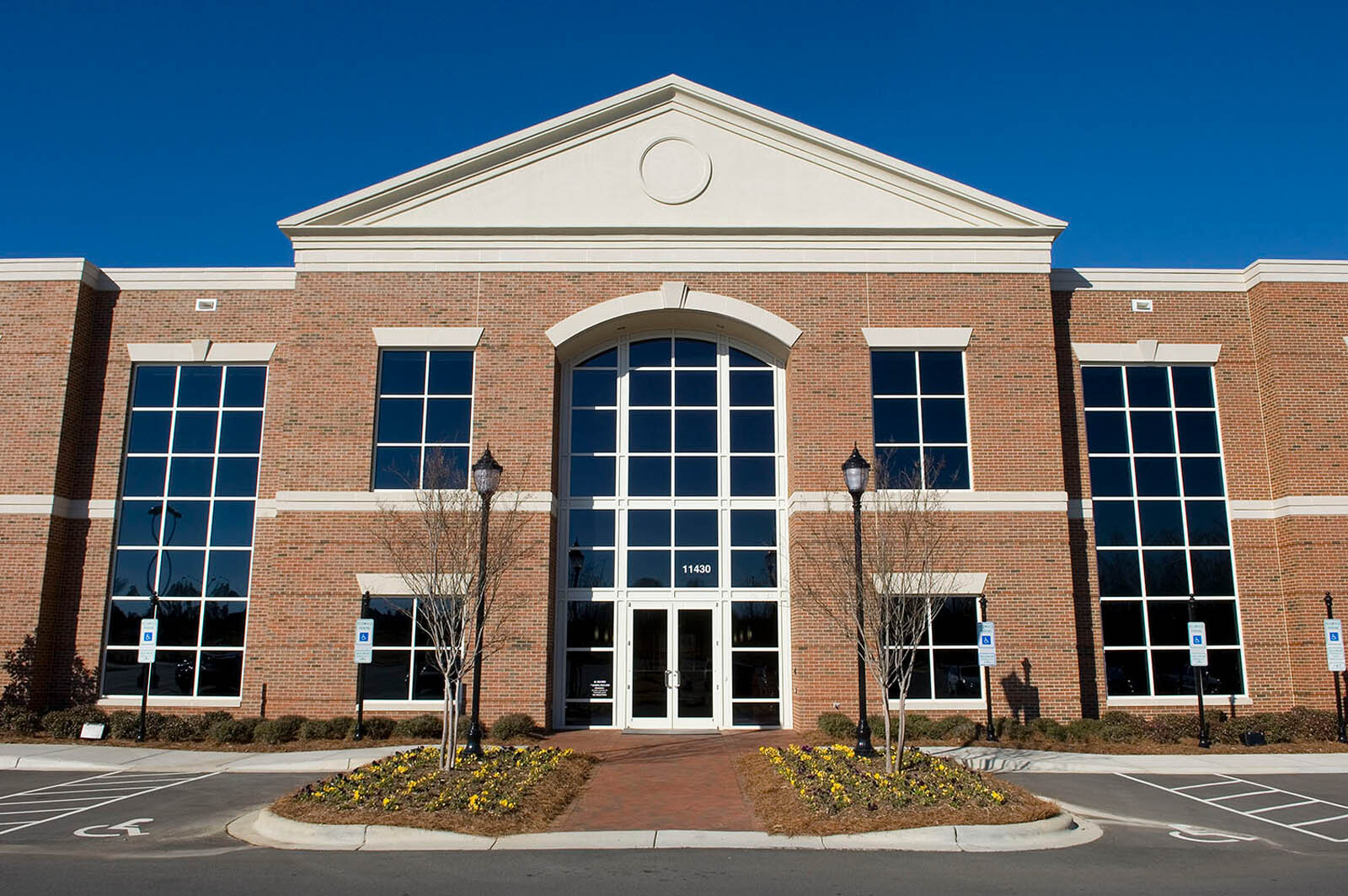 Exterior entrance of Gragg Building on Ballantyne Campus2
