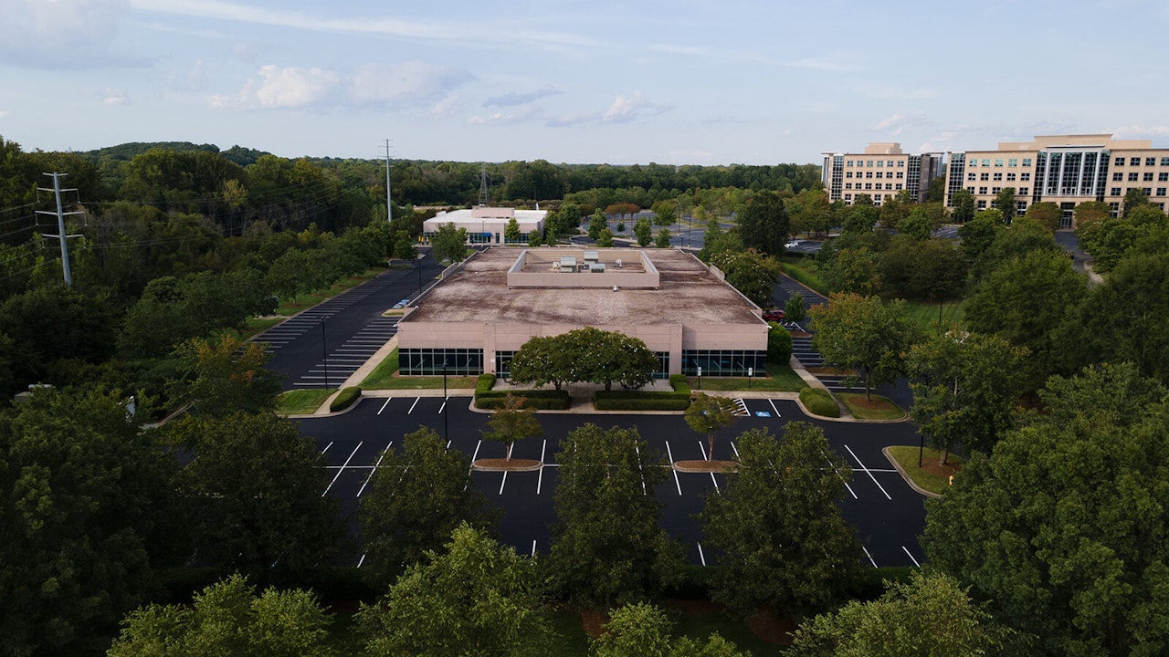 Parking lot and Rushmore Four Building exterior on Ballantyne Campus3